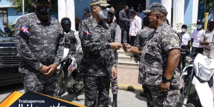 Policía informa 13 agentes son agredidos durante horario restringido