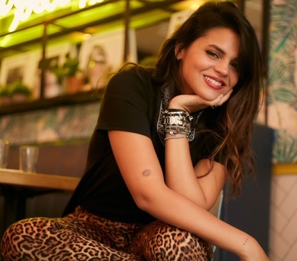 Techy Fatule rinde homenaje a Juan Luis Guerra.