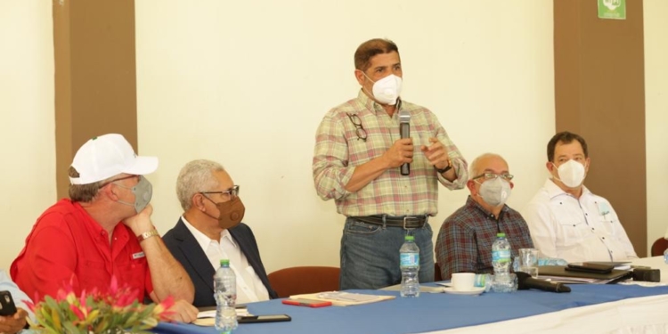Gobierno informa busca garantizar producción de leche nacional