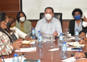 Mario Lama se reúne con representantes de CONASALUD