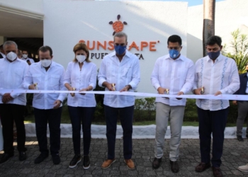 Abinader y empresarios analizan situación del sector turístico en Puerto Plata