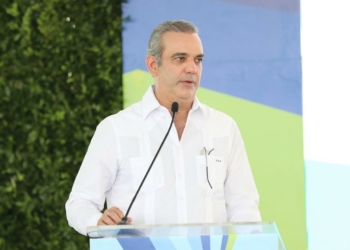 Abinader enciende unidades eléctricas convertidas a gas natural