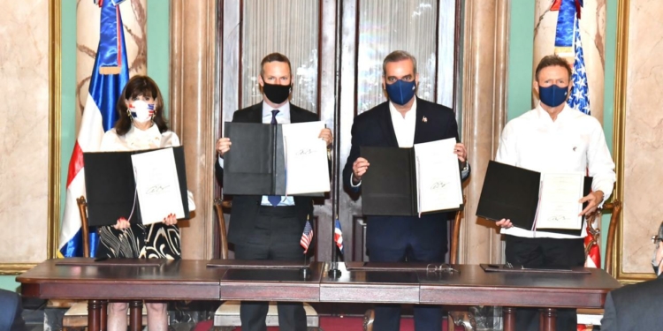 Acuerdo con EE.UU. permitirá financiamiento en RD por dos mil millones de dólares