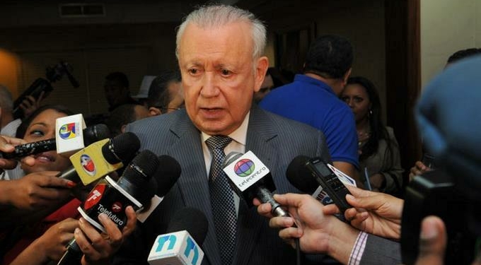 Alburquerque dice es inconstitucional gravar el sueldo navideño