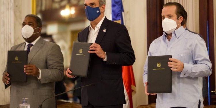 Gobierno y entidades firman acuerdo para reinserción jóvenes a la sociedad