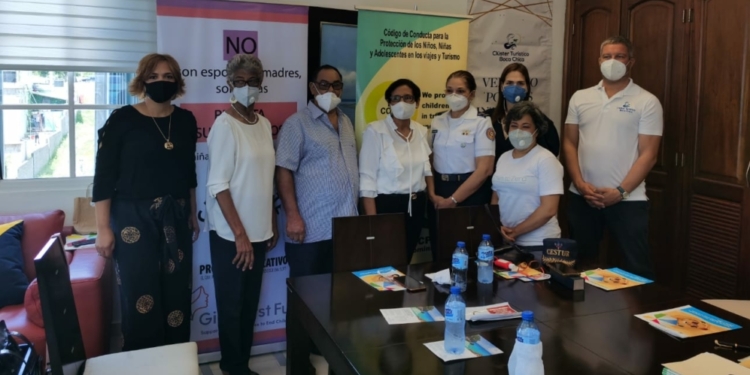 Clúster Turístico Boca Chica firma acuerdo contra prostitución infantil