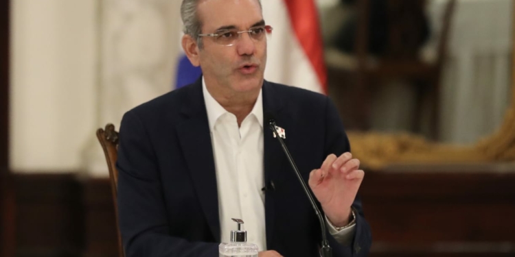 Gobierno firma contrato con empresas de EEUU para explotación petrolera