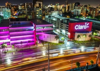 Claro se viste de Rosa en apoyo a campaña de cancer