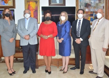 Ernesto Izquierdo apoya reto de Josefa Castillo para Modificación a Ley de Seguros