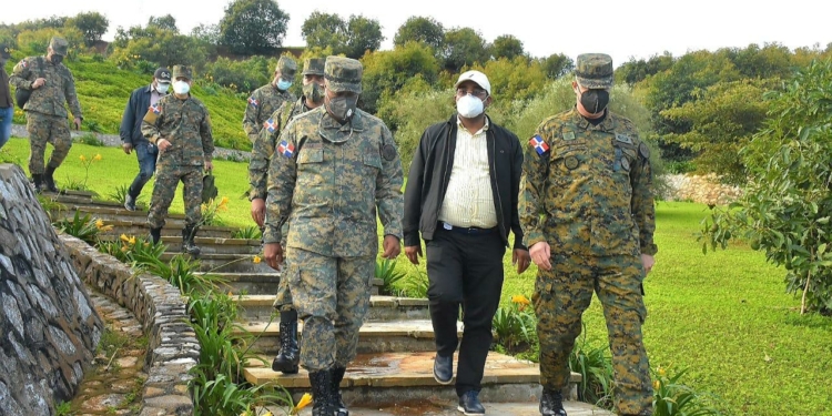 Comandante ERD visita puesto en Elías Piña