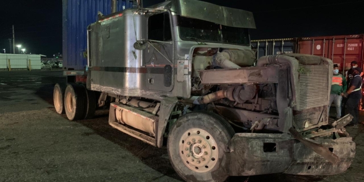 Autoridades buscan tres hombres dejaron drogas en camión