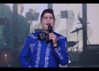 Eddy Herrera ante más de 20 mil espectadores en concierto live