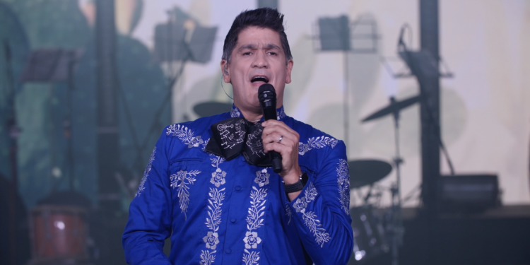 Eddy Herrera ante más de 20 mil espectadores en concierto live