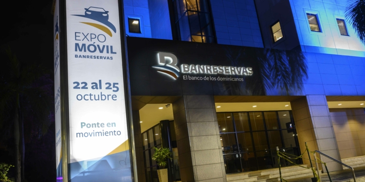 Banreservas anuncia financiará vehículos  híbridos y eléctricos