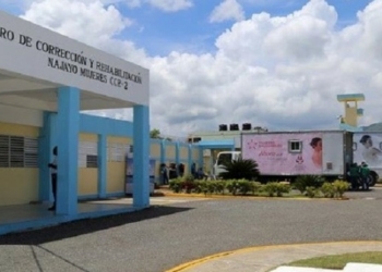 Madre va a prisión por quemar hija que no hacía necesidades en el inodoro