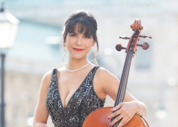 Nicole Peña-Comas anuncia el estreno de su álbum debut