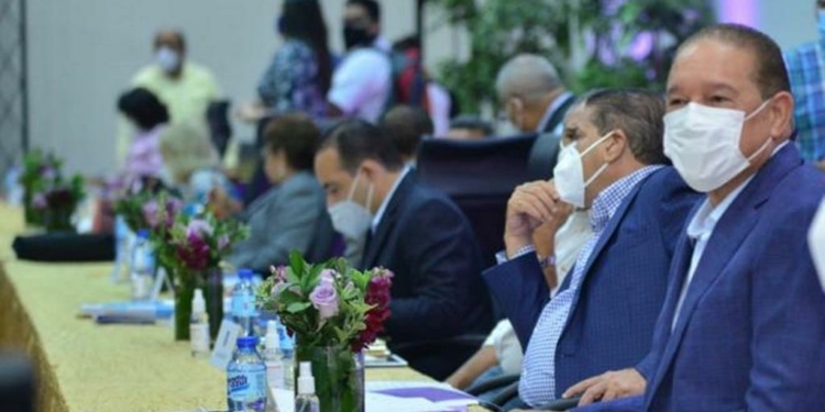 31 de 35 miembros participan en reunión comité político PLD