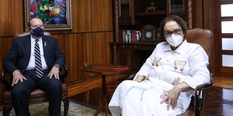 Presidente Cámara de Cuentas visita a la procuradora Germán