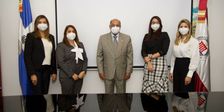 Tribunal Constitucional incorpora 46 servidores a la carrera constitucional