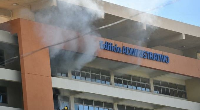 Un incendio afectó torre administrativa de la UASD