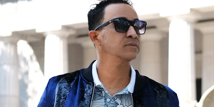 Ranfiel tras la conquista del mundo, ahora como bachatero