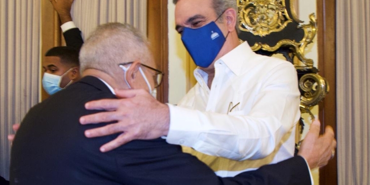 Presidente recibe cúpula eclesiástica en el Palacio Nacional