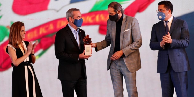 Escogen música de Juan Luis Guerra para impulsar Marca País