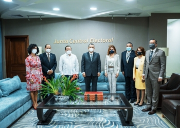 PRM visita la JCE y expresa su confianza en la institución