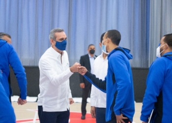 Presidente Abinader visita escenario de la "Burbuja" de Baloncesto en Punta Cana