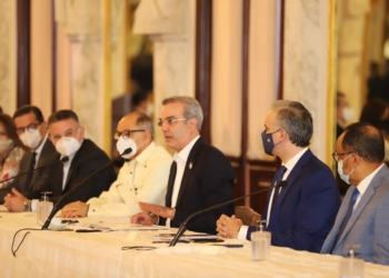 Gobierno destinará RD$2,300 millones en regalía navideña para empleados suspendidos