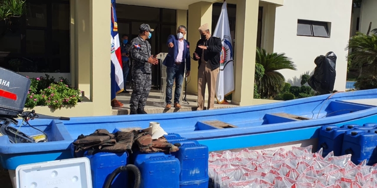 Dos colombianos arrestados con 362 paquetes de drogas en Peravia