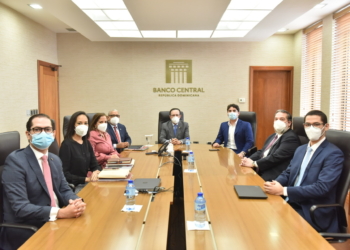Gobernador del BCRD se reúne con Hostos Rizik, director para República Dominicana del BCIE