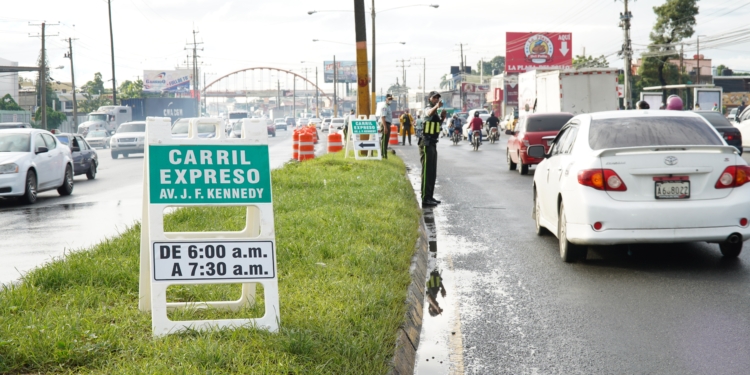 DIGESETT habilita carril expreso que desahoga tránsito en la autopista Duarte