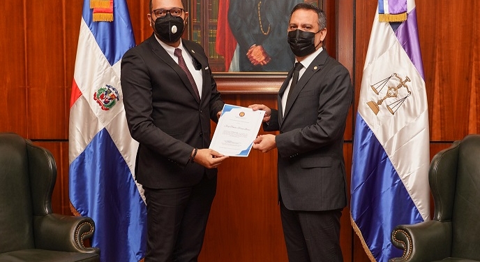 Juez recibe premio sobre el Código Iberoamericano de Ética Judicial