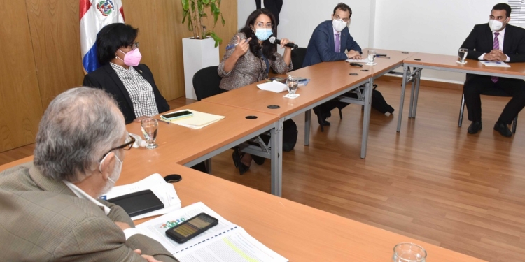 Ministerio de Economía dialoga con congresistas necesidades de provincias