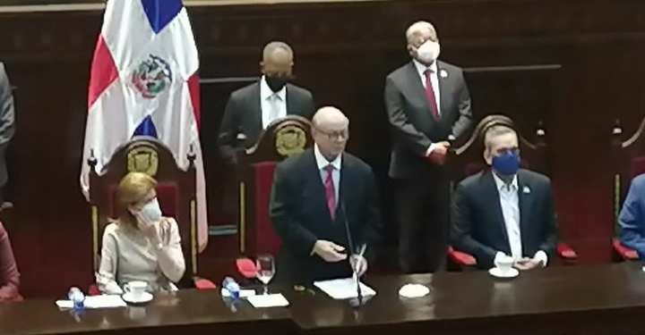Senado reconoce al ex presidente Hipólito Mejía