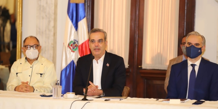 Gobierno destinará RD$2,300 millones en regalía navideña para empleados suspendidos