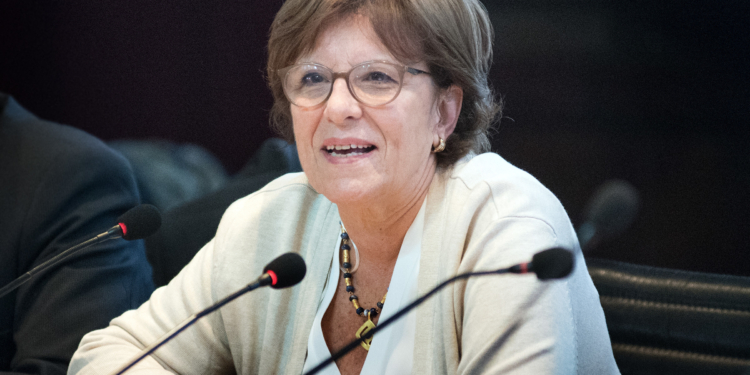 Experta afirma que cooperativas deben anticiparse a la inestabilidad en el sector financiero