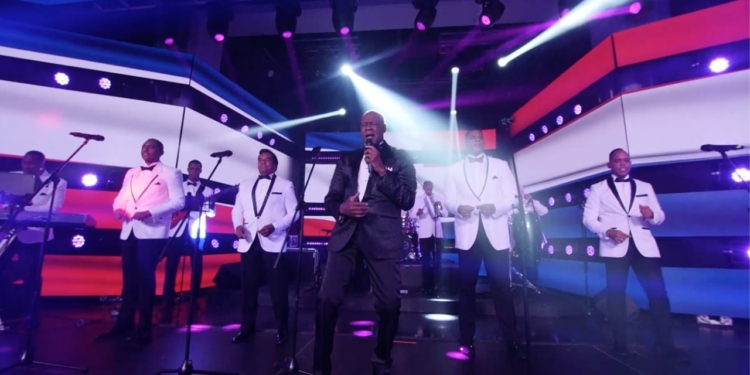 Johnny Ventura en una gran noche con su concierto virtual