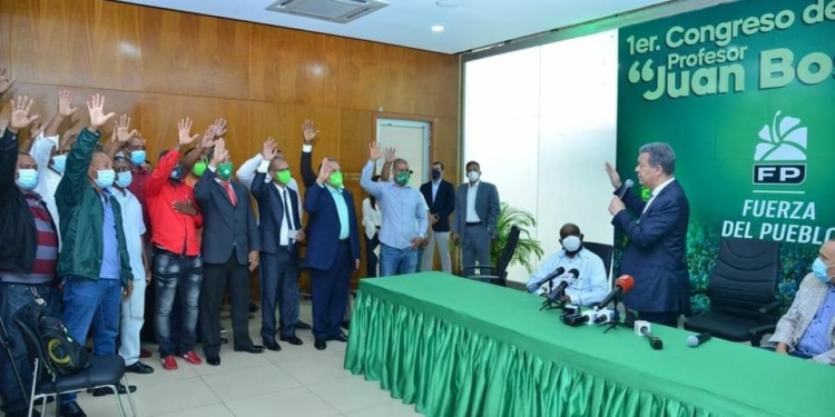 Fuerza del Pueblo dice juramentó a 20 mil choferes