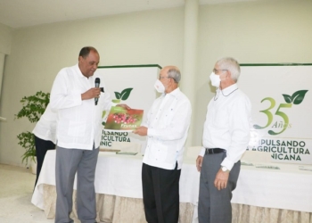 JAD pone en circulación libro “Frutas en República Dominicana”