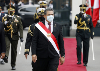 Merino renuncia a Presidencia de Perú en medio de presión social