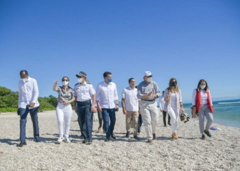 Collado visita el Sur y dice que no solo se invertirá en Pedernales