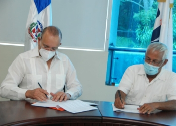 PROINDUSTRIA y UAPA firman acuerdo para fortalecer proyectos de innovación y emprendimiento