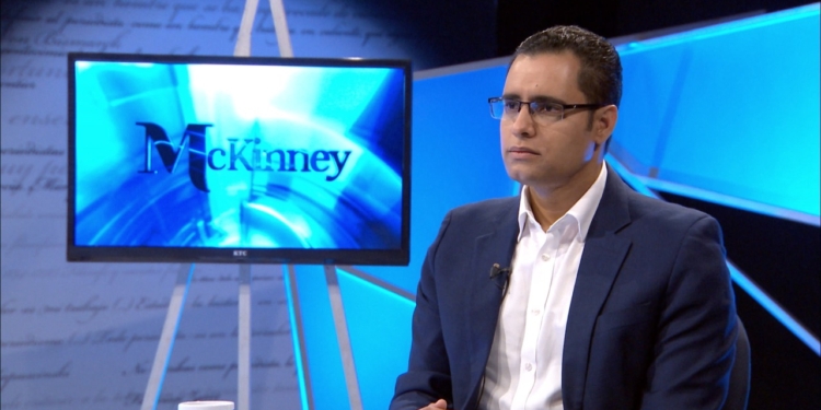 Economista PLD explica la forma para retirar los programas Fase y Quédate en casa