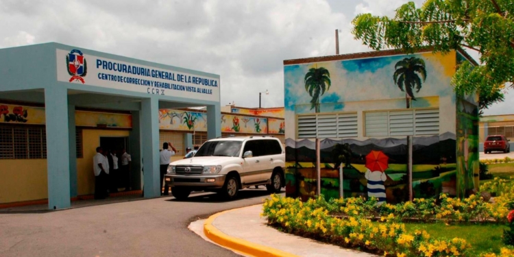 Arrestan hombre que trató de introducir drogas al centro de corrección y rehabilitación de SFM