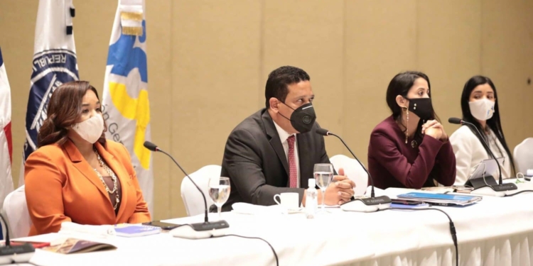 DGCP deposita documentación sobre ministra de la Juventud y contrato Ciudad Sanitaria