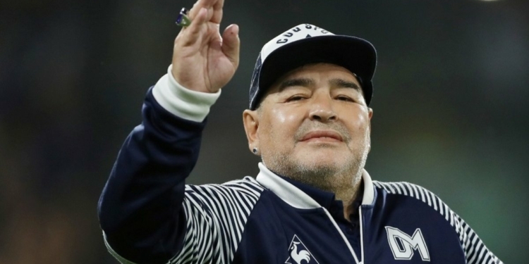 Muerte de Maradona enlutece al fútbol en el mundo