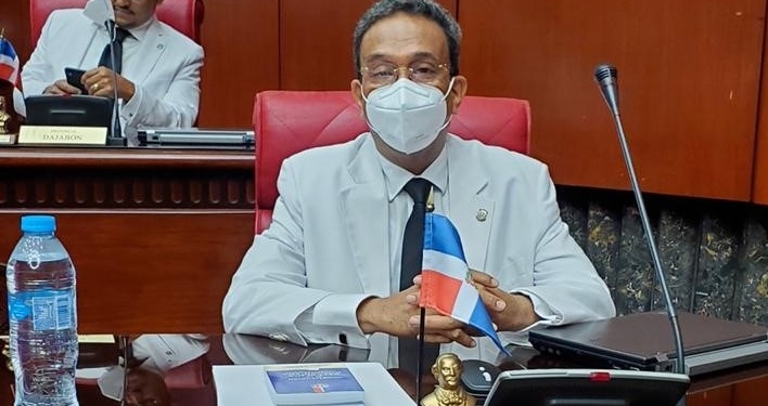 Senador Franklin Peña abandona al PLD y pasa a la Fuerza del Pueblo