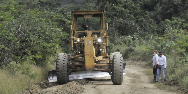 Gobierno invierte más de RD$719 millones en rehabilitar caminos productivos